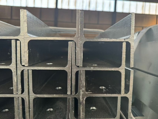 Os postes galvanizados são a melhor escolha para estruturas ferroviárias fortes e resilientes