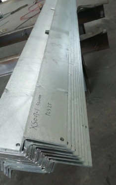 Aço de ângulo galvanizado ideal para projetos de construção com excelente durabilidade e resistência à ferrugem