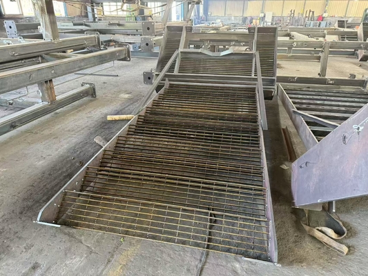 Escadas de aço revestidas em pó preto para uso residencial ou comercial Decks Escadas de metal à prova de ferrugem com mangueira